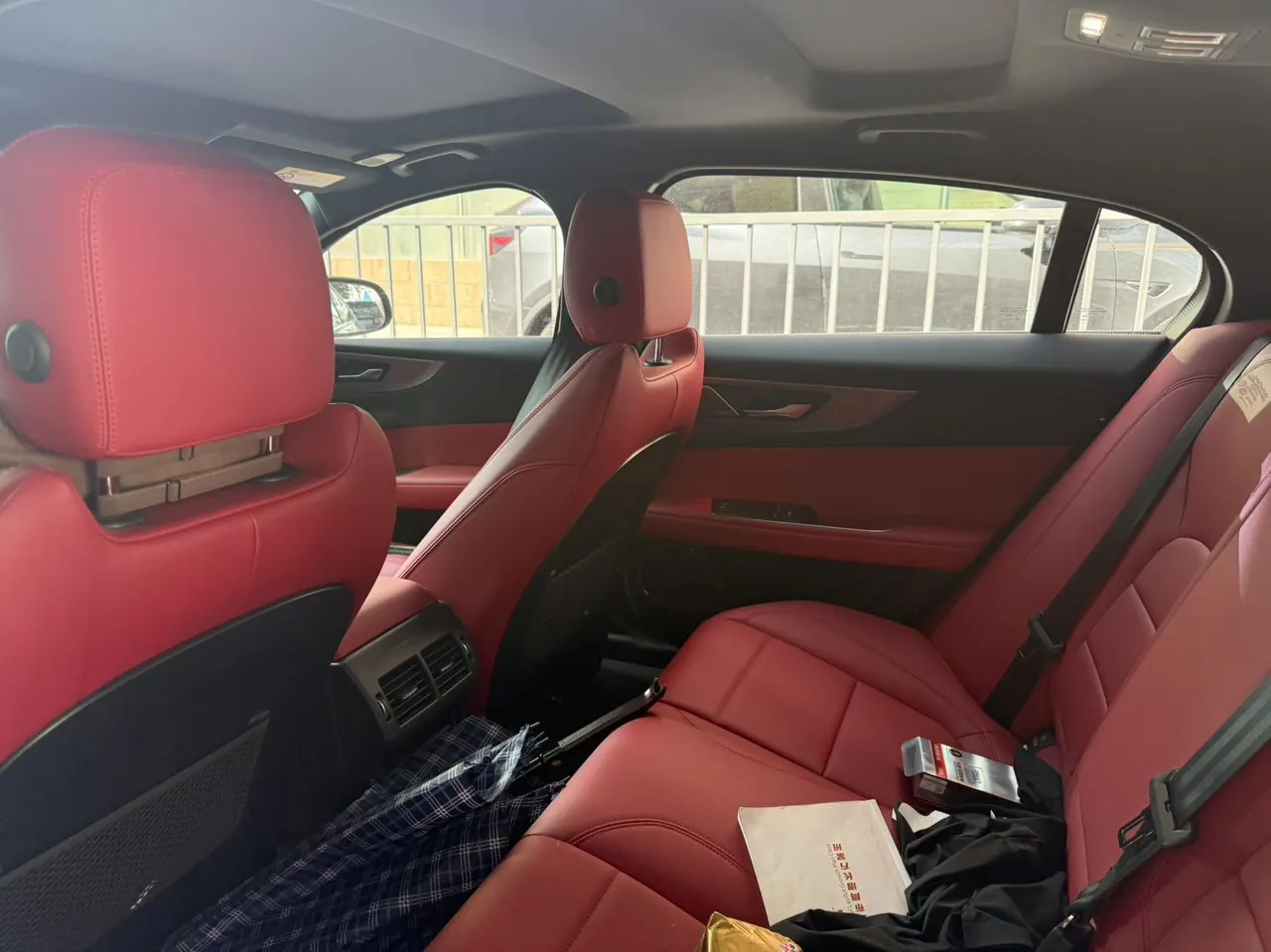 Jaguar 2024 XEL 2.0T 250PS R-DYNAMIC S Yao Black Sports Edition Automatic Gear 3