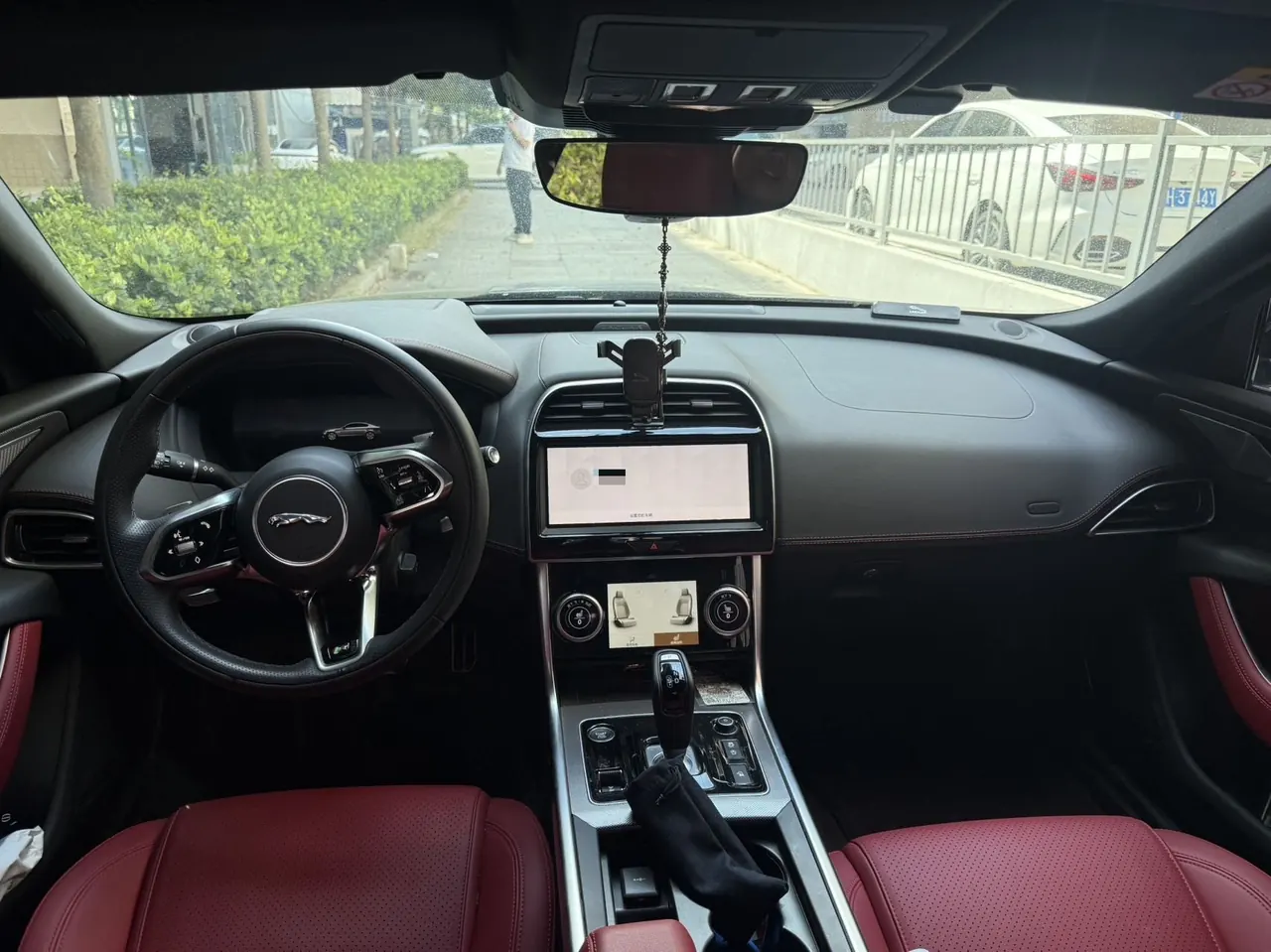 Jaguar 2024 XEL 2.0T 250PS R-DYNAMIC S Yao Black Sports Edition Automatic Gear 4