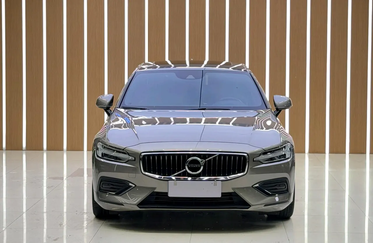 Volvo 2021 S60 2.0T T4 Zhiyi Deluxe Edition Automatic Gear 2