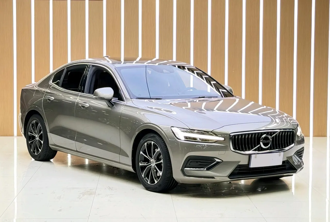 Volvo 2021 S60 2.0T T4 Zhiyi Deluxe Edition Automatic Gear 3