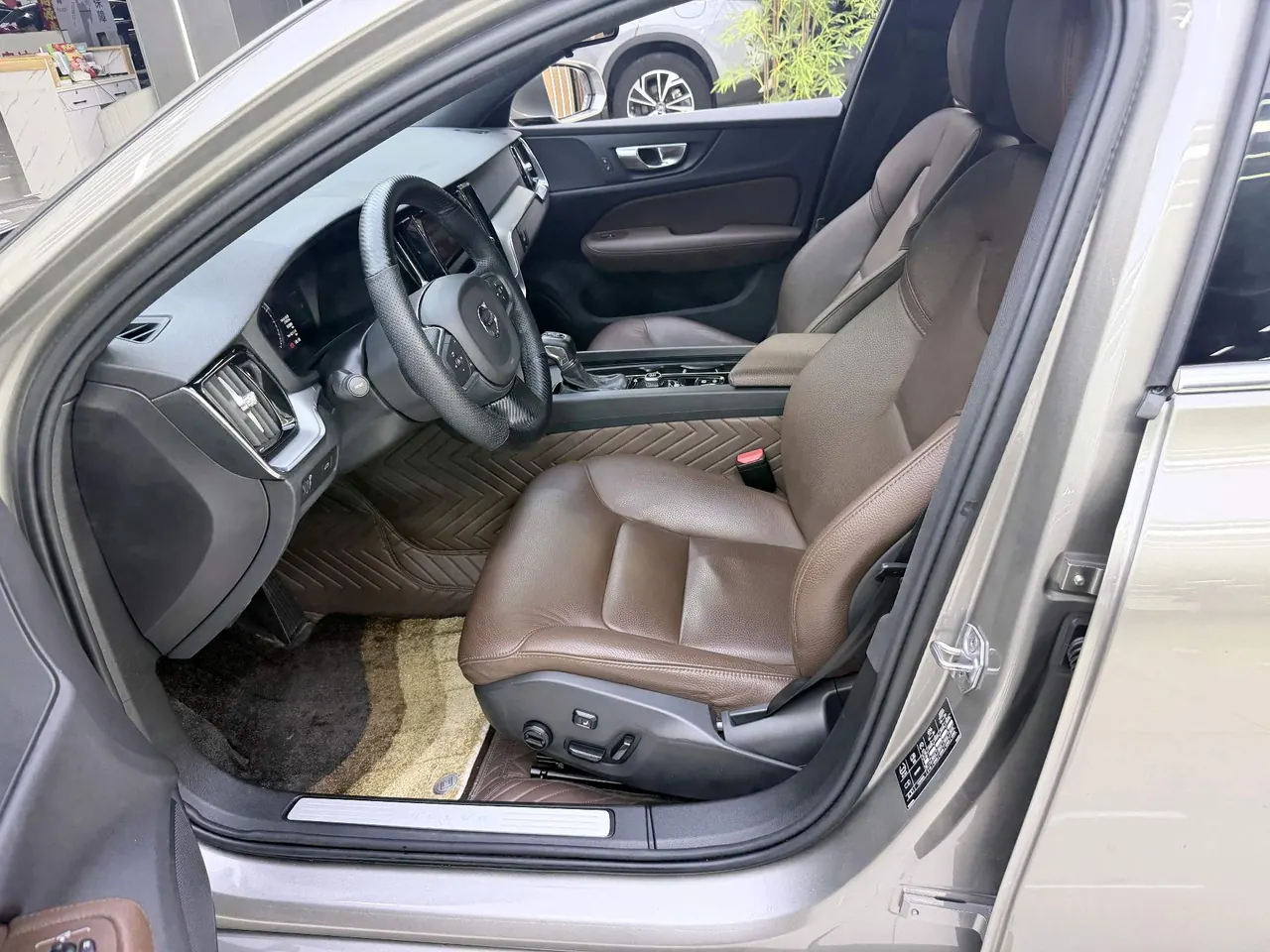 Volvo 2021 S60 2.0T T4 Zhiyi Deluxe Edition Automatic Gear 5