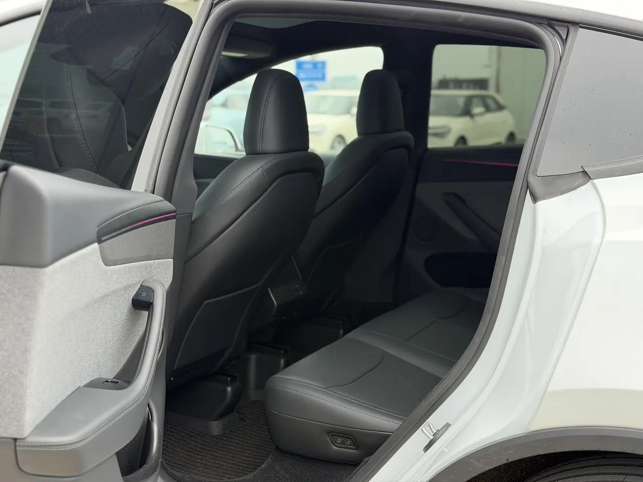 Tesla 2026 Model Y Long Range Rear-Wheel-Drive Automatic 3