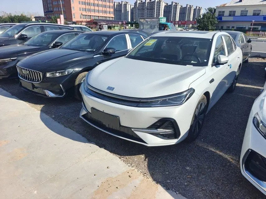Geely Galaxy 2026 A7 EM-i 1.5 235km Discovery Edition Automatic Gear - View 1