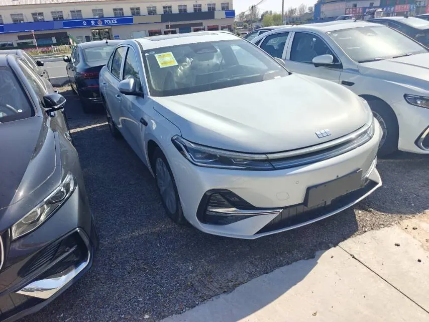 Geely Galaxy 2026 A7 EM-i 1.5 235km Discovery Edition Automatic Gear 2