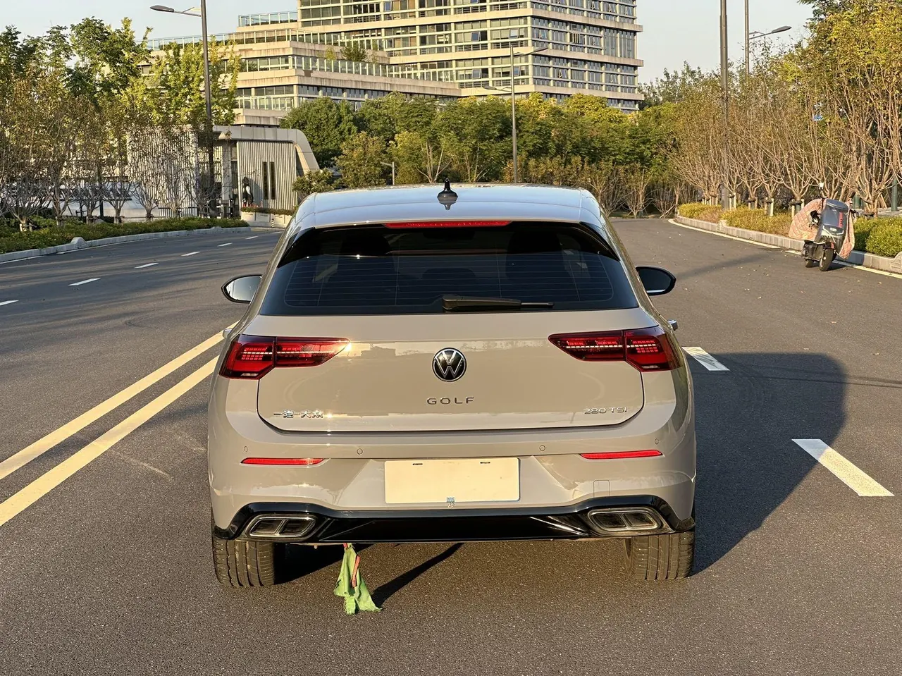Volkswagen 2023 Golf 8 R-Line 1.4TSI 280TSI Lite Automatic 4