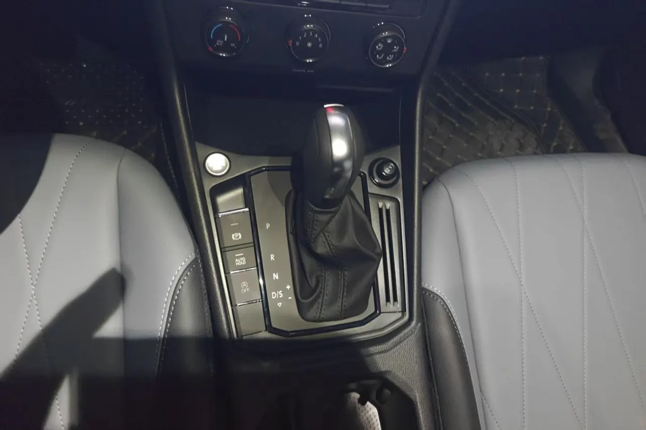 Volkswagen 2026 LaVida 1.5 Star 5 Million Edition Automatic Gear 5