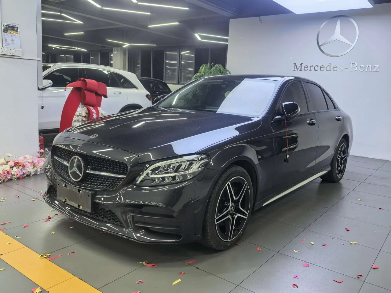 Открыть галерею: Mercedes Benz Class C 2021 C 260 L 48V 1.5T Sports Star Yao Zhen Tibetan Edition Automatic Gear