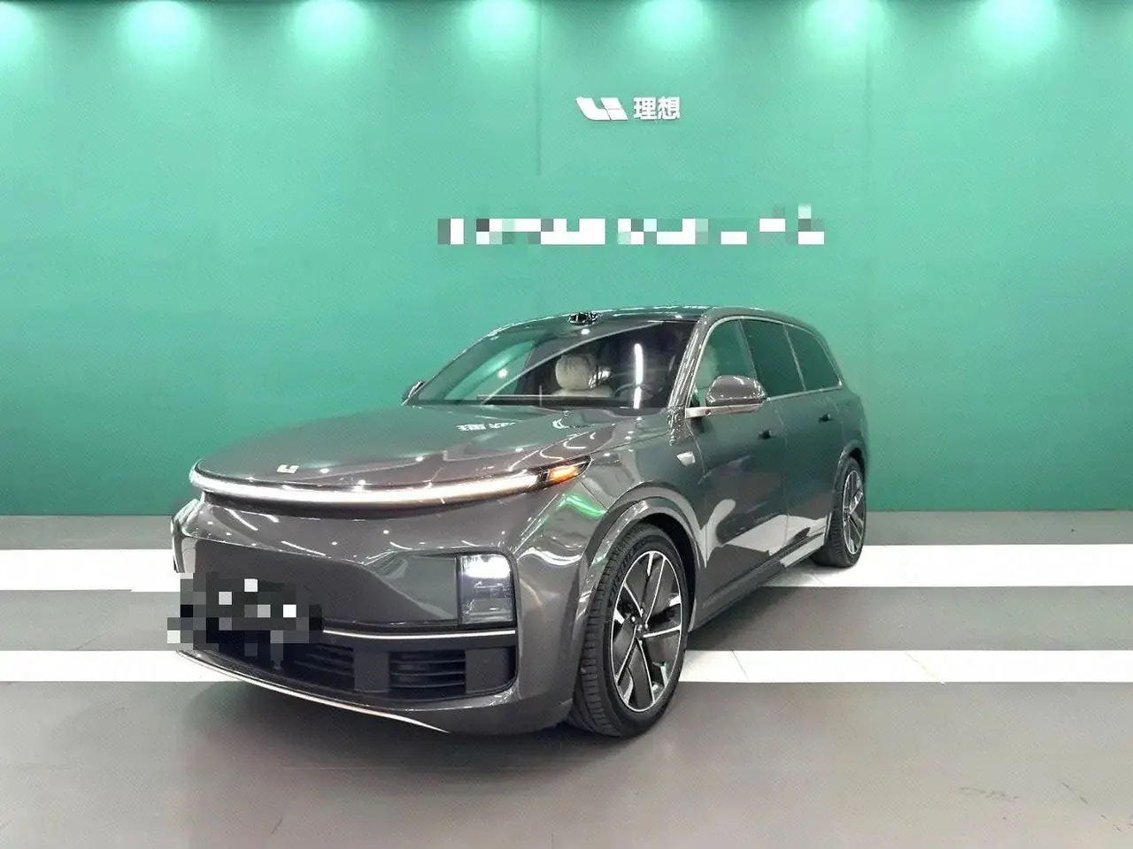Open image lightbox: Li 2025 L9 Ultra Smart Refresh Edition Automatic Transmission