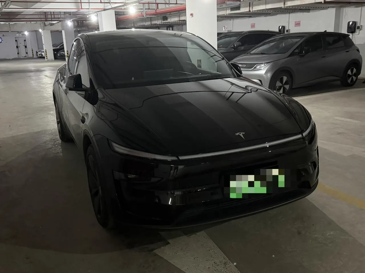 Tesla 2025 Model Y rear-wheel drive version automatic transmission 2