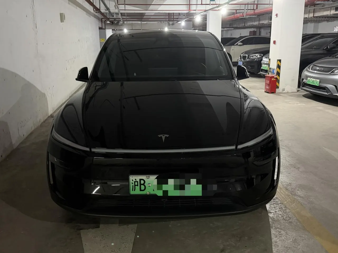 Tesla 2025 Model Y rear-wheel drive version automatic transmission 3