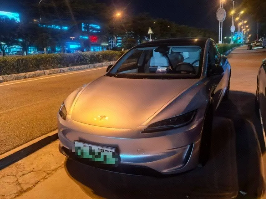 Open image lightbox: Tesla 2026 Model 3 rear-wheel drive version of automatic transmission