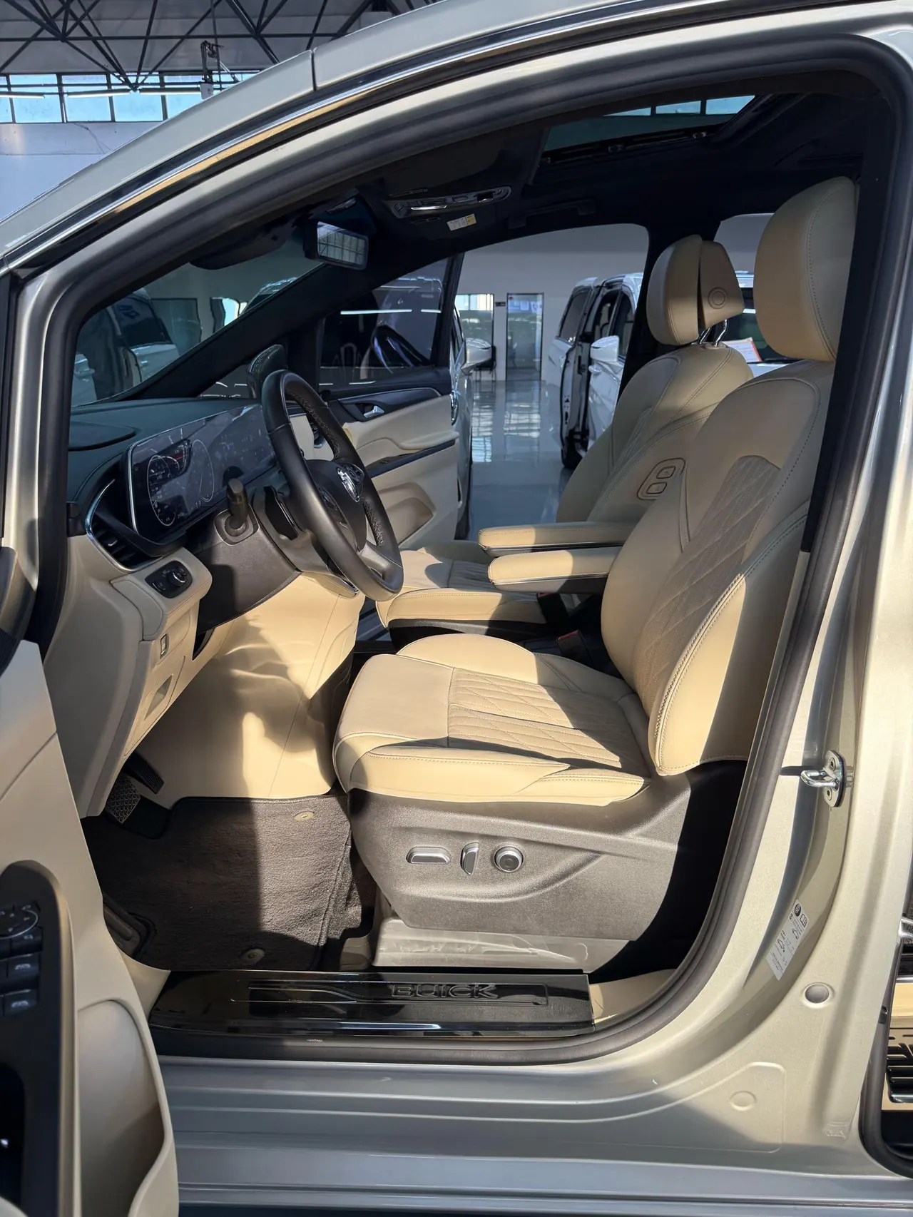 Buick 2022 GL8 ES Lu Zun 48V 2.0T 653T Luxury Automatic Gear 3