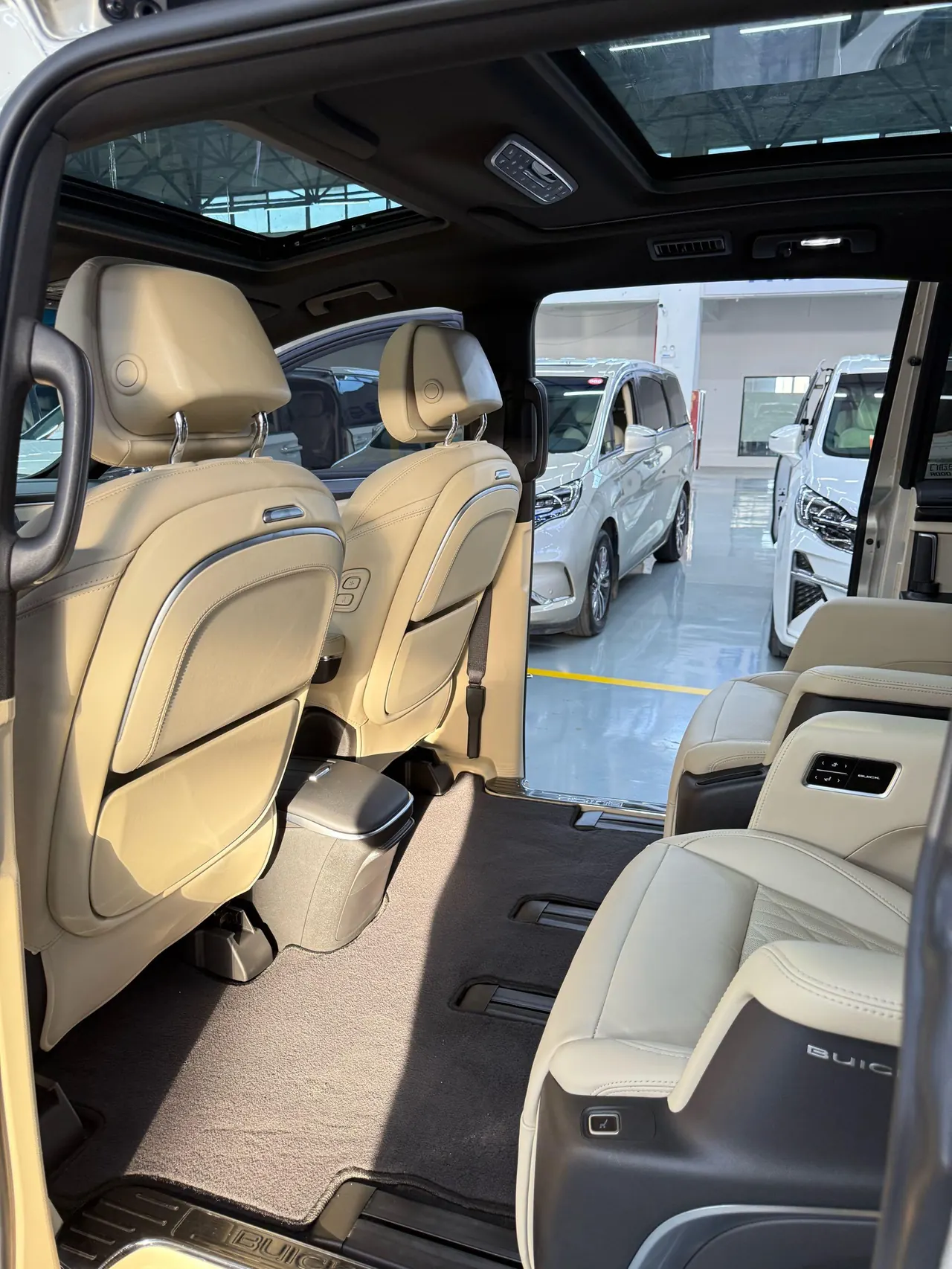Buick 2022 GL8 ES Lu Zun 48V 2.0T 653T Luxury Automatic Gear 4