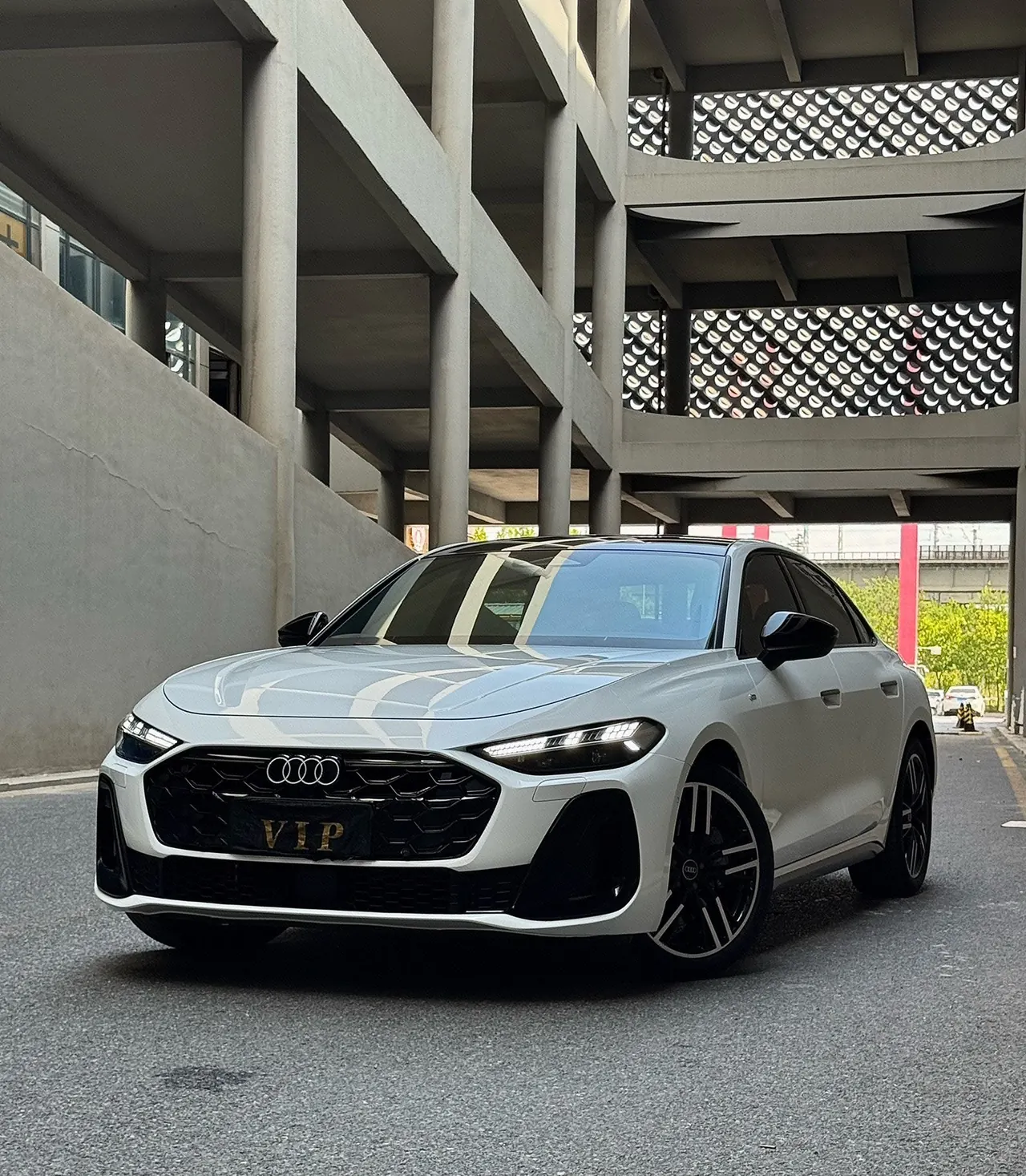 Открыть галерею: Audi 2026 A5L 2.0T Sport Plus Automatic