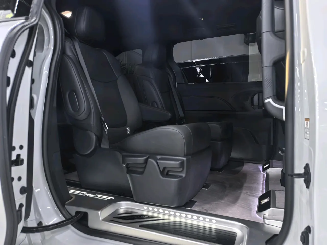 Toyota 2026 Sana 2.5 Stepless Four-wheel Drive Deluxe Edition Automatic Transmission 4