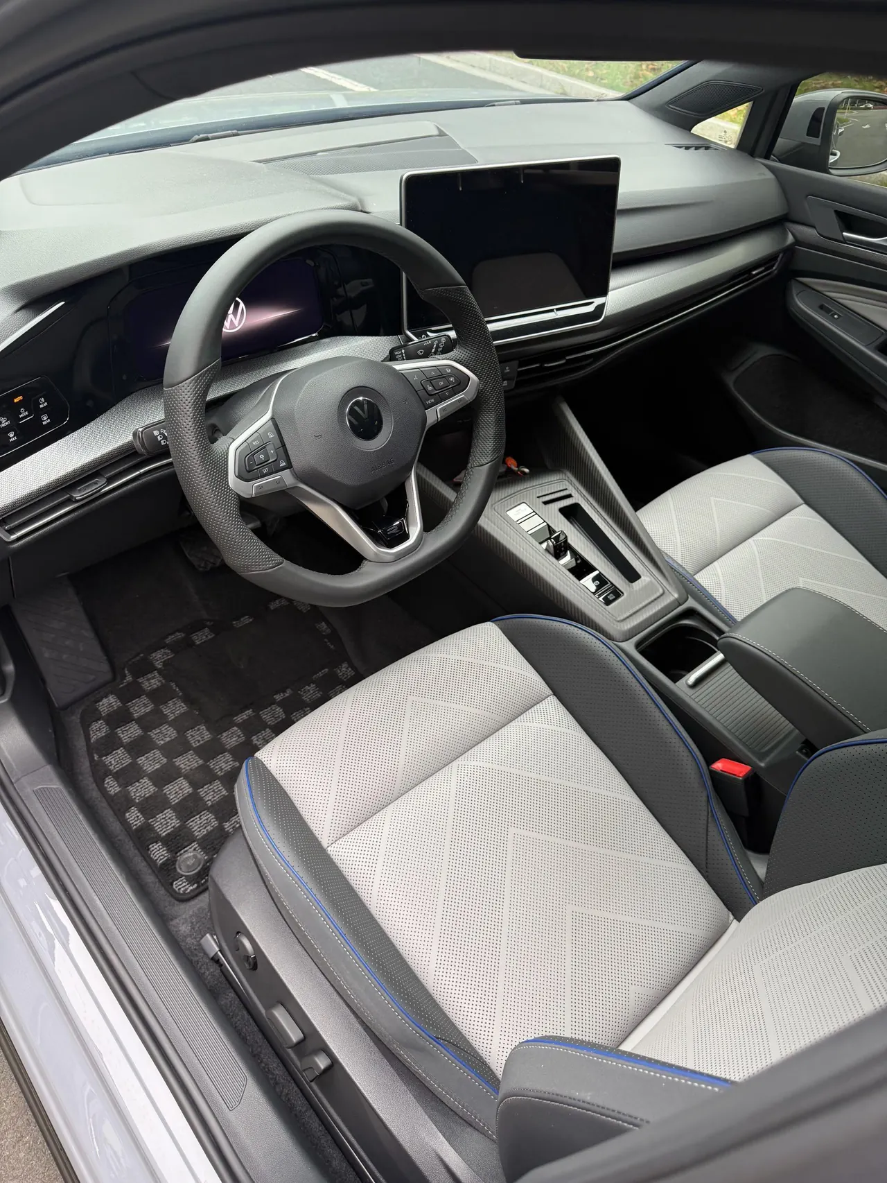Volkswagen 2026 Golf 8 R-Line 1.5TSI 300TSI Automatic 3