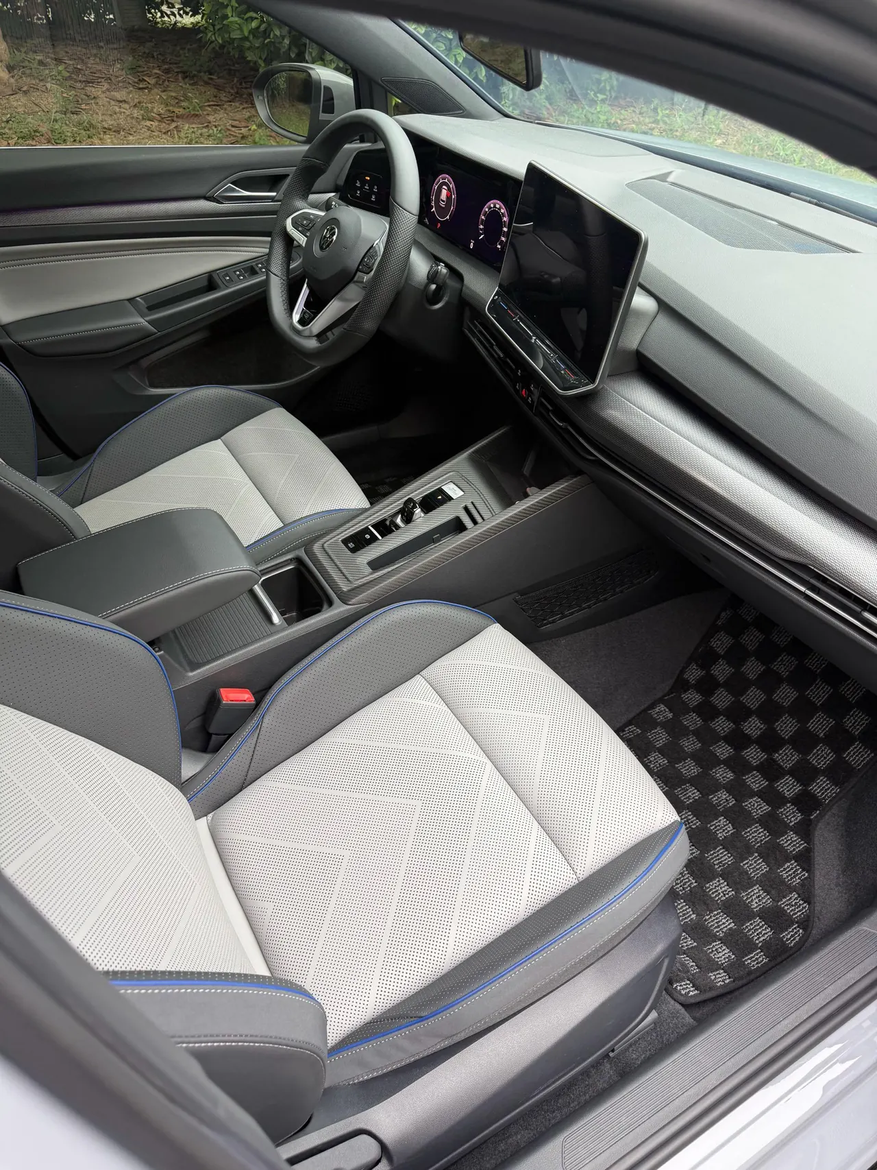 Volkswagen 2026 Golf 8 R-Line 1.5TSI 300TSI Automatic 4