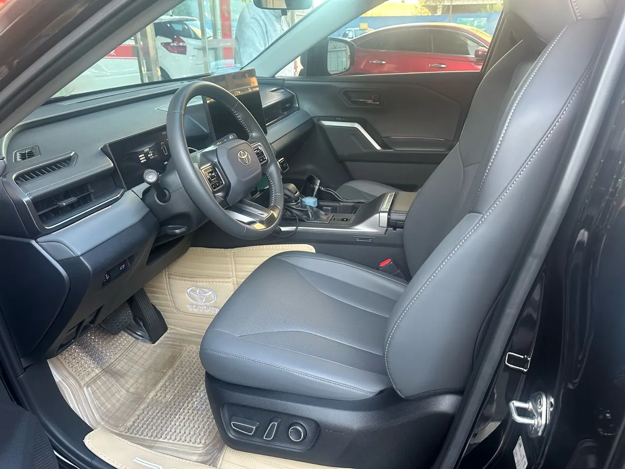 Toyota 2026 RAV4 Rongbo 2.0 Stepless Two-Drive Deluxe Automatic Gear 3