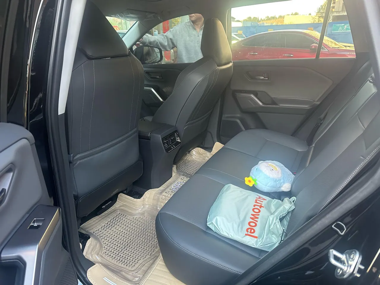 Toyota 2026 RAV4 Rongbo 2.0 Stepless Two-Drive Deluxe Automatic Gear 4