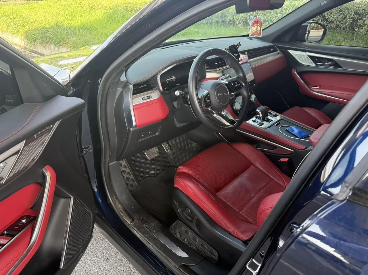 Jaguar F-PACE (Imported) 2024 F-PACE 2.0T P250 R-Dynamic SE Automatic Gear 8