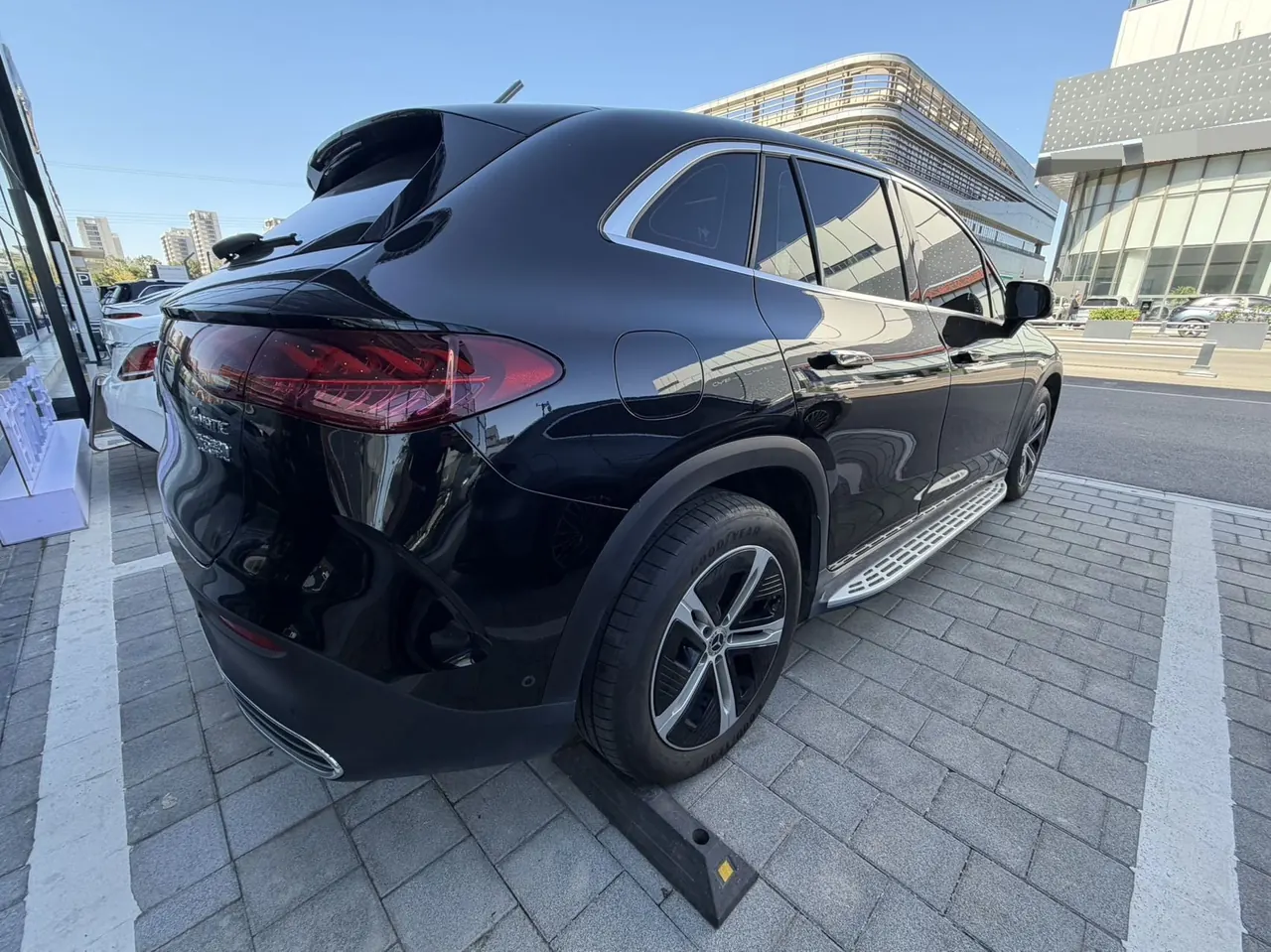 Mercedes Benz 2024 EQE SUV 500 4MATIC EQE SUV 500 4MATIC Pioneer Edition Automatic 6