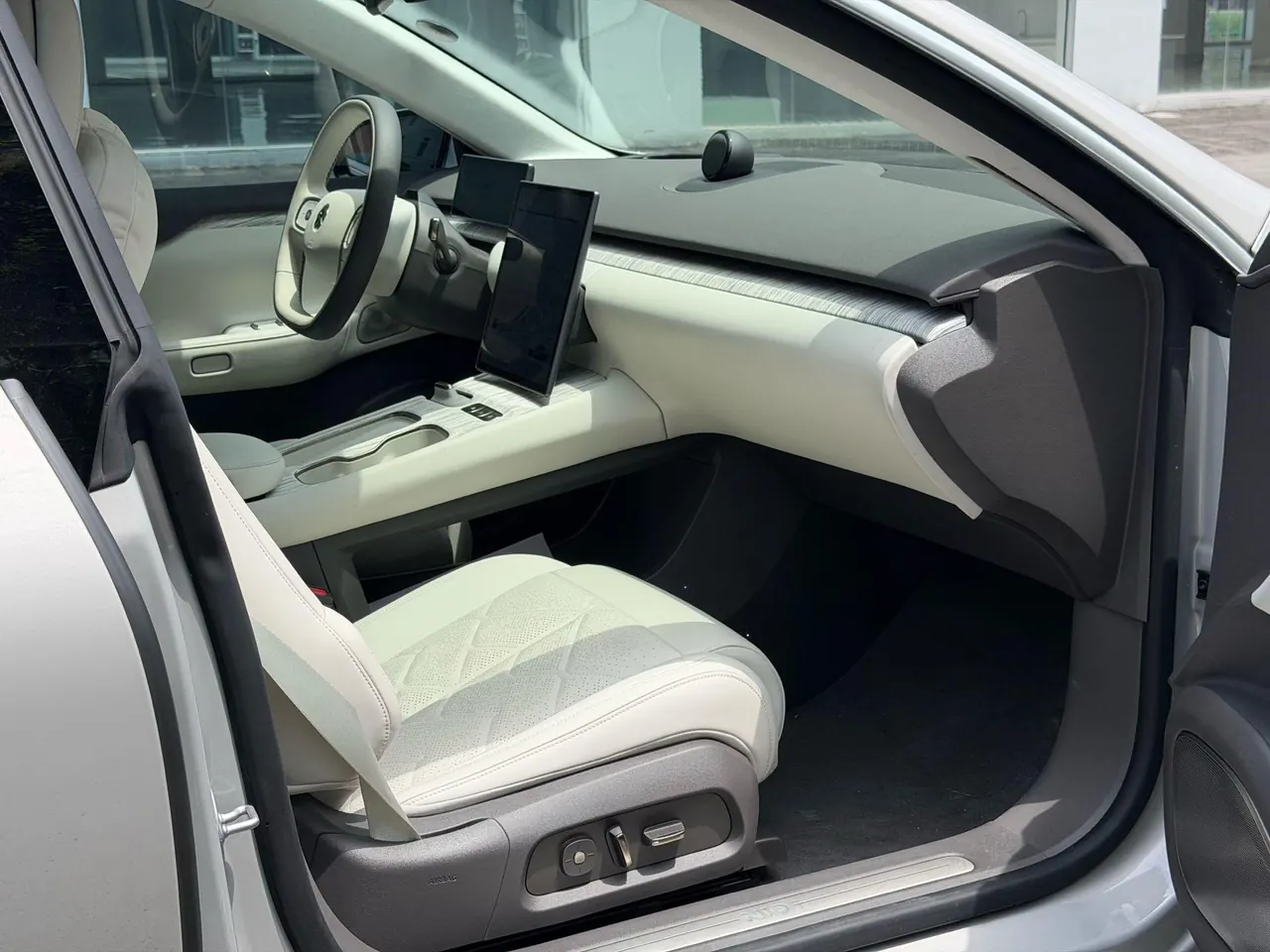 NIO 2024 ET7 75kWh Executive Signature Edition Automatic Gear 5