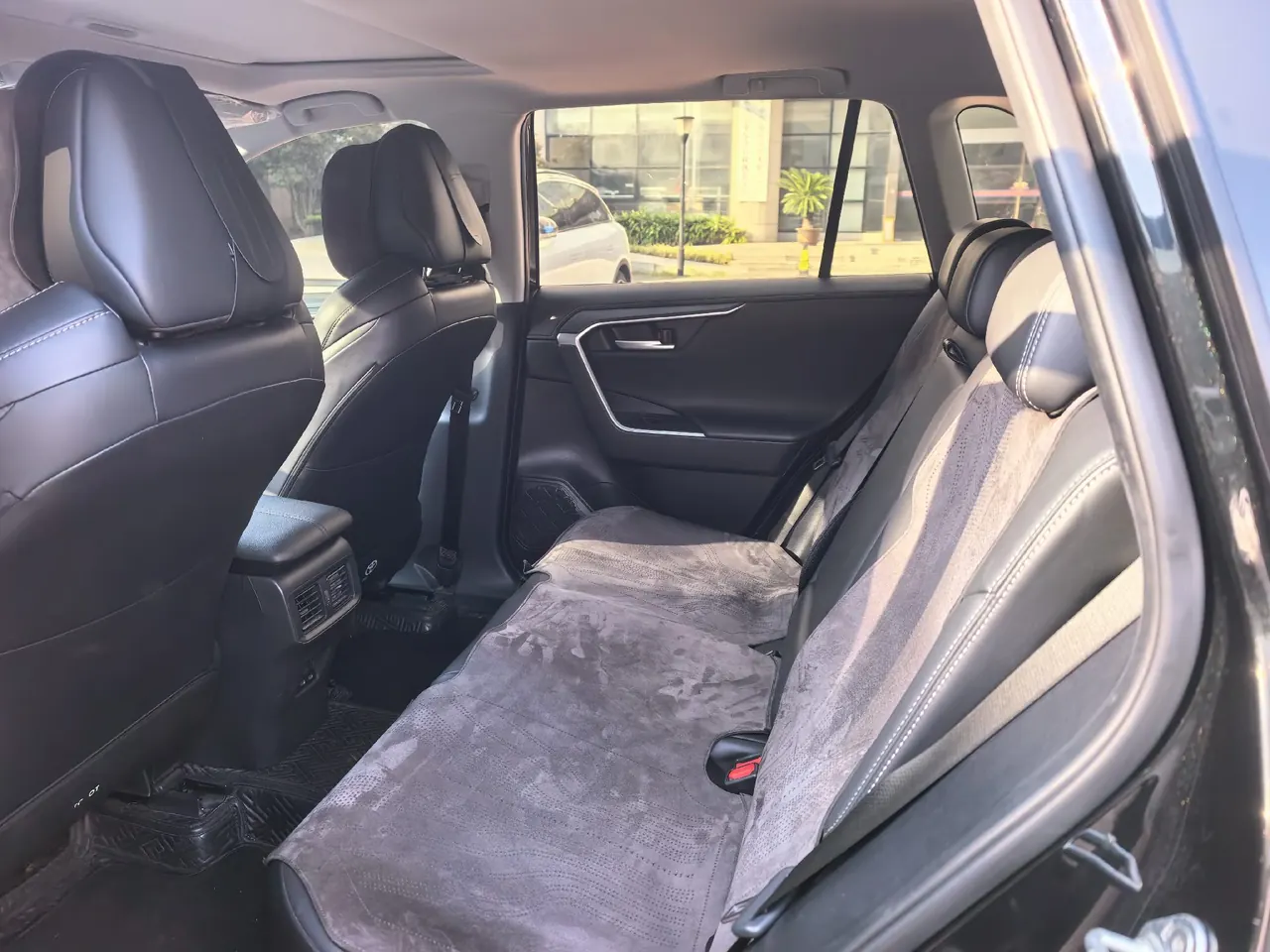 Toyota 2023 Willanda 2.0 Stepless Two-Drive Luxury PLUS Edition Automatic Gear 3