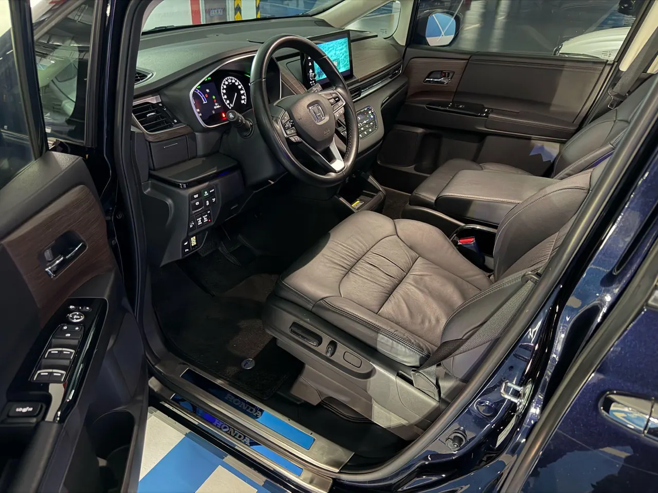 Honda 2024 Odyssey Hybrid 2.0 Stepless Sharp and Glory Edition Automatic Gear 4