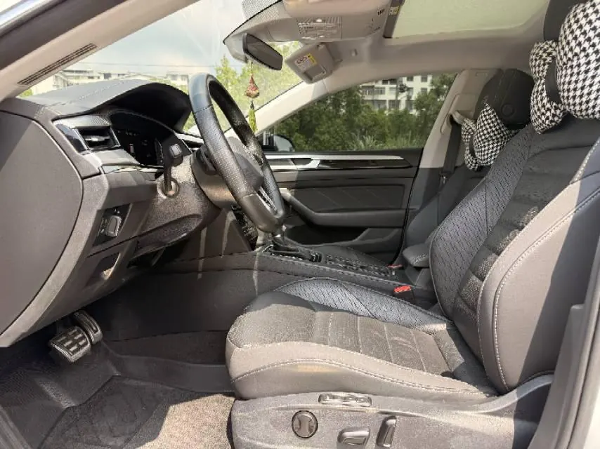 Volkswagen 2024 CC 2.0TSI 380TSI eye-catching automatic gear 2