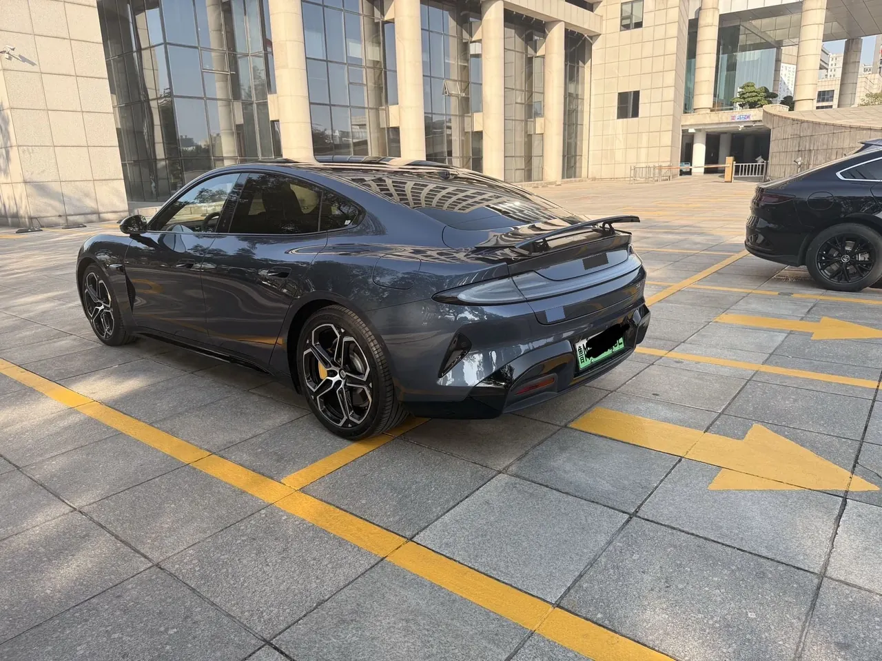 MI 2024 SU 7 750km Four-wheel Drive Max Founding Edition Automatic Gear 4