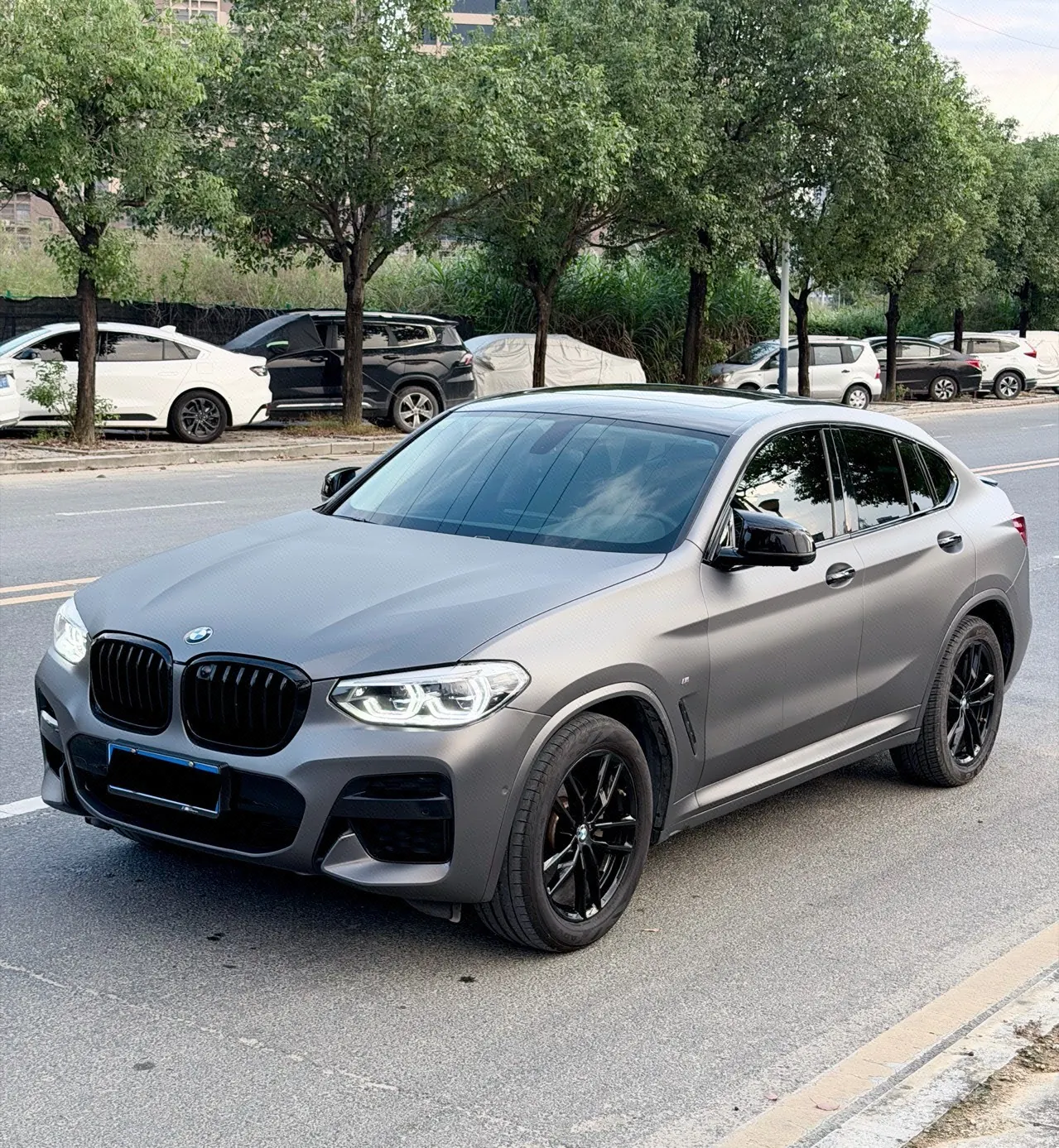 Открыть галерею: BMW X4 (Imported) 2021 X4 xDrive25i 2.0T M Sports Suit Automatic Gear