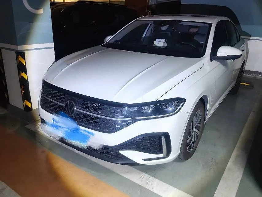 Открыть галерею: Volkswagen 2024 LaVida 1.5 Star 5 Million Edition Automatic Gear