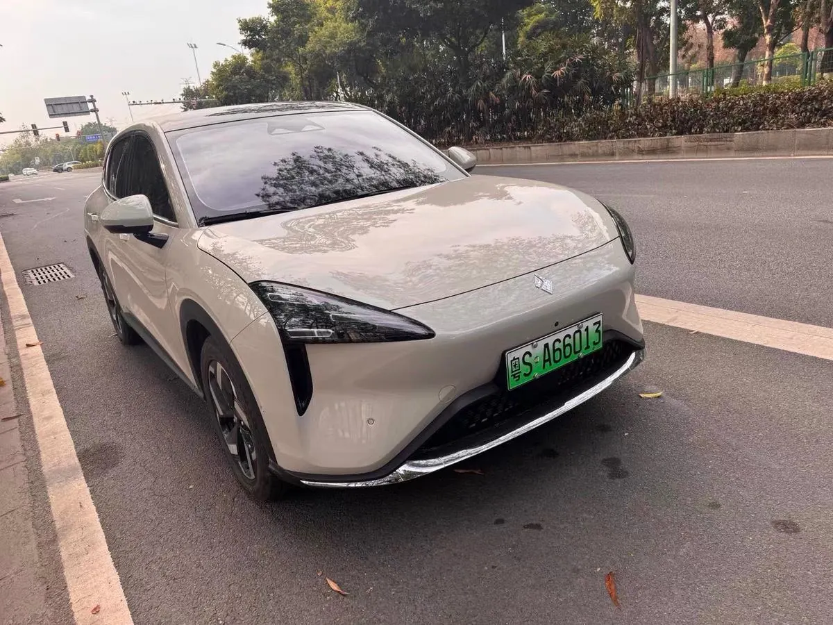 BaoJun 2024 Cloud Sea 600km Pure Electric Edition Automatic Gear 2