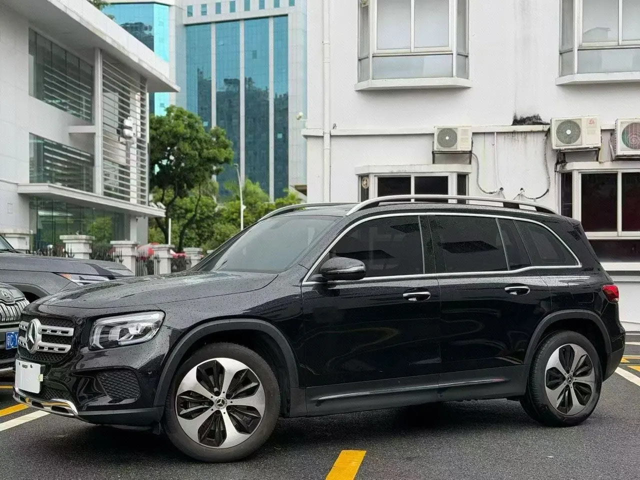 Открыть галерею: Mercedes Benz 2023 GLB 220 2.0T Fashion Automatic