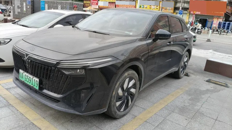 Открыть галерею: Venucia 2023 large V DD-i super hybrid 1.5T stepless 60km iD version automatic gear