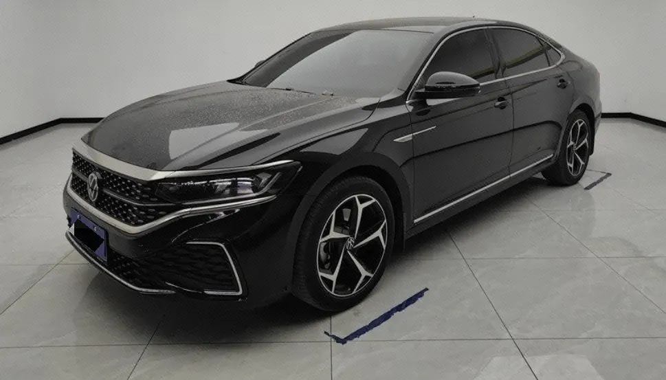 打开图片灯箱:Volkswagen 2024 Passat 2.0TSI 380TSI Star Dragon Edition Automatic Gear
