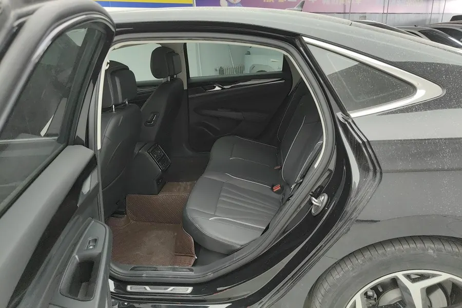 Volkswagen 2024 Passat 2.0TSI 380TSI Star Dragon Edition Automatic Gear 4