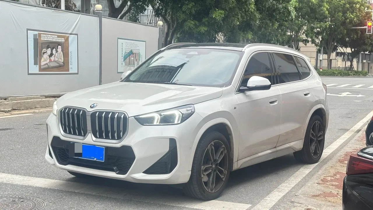 Открыть галерею: BMW 2024 X1 sDrive25Li 2.0T M sports suit automatic gear