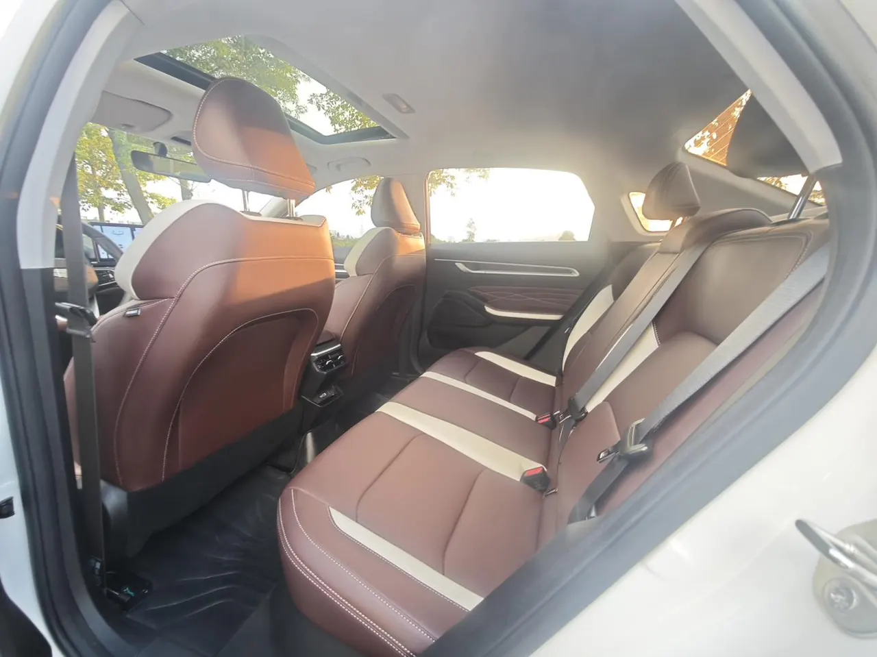 Geely 2026 Emgrand-Sanxiang 1.5 Stepless 4 million Commemorative Excellent Automatic Transmission 3