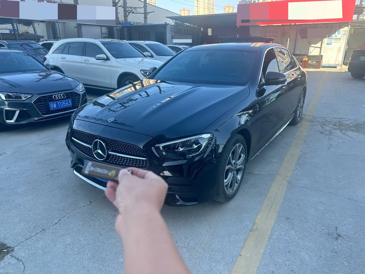 Открыть галерею: Mercedes Benz E-Class 2021 E 300 L 2.0T Sports Fashion Automatic Gear