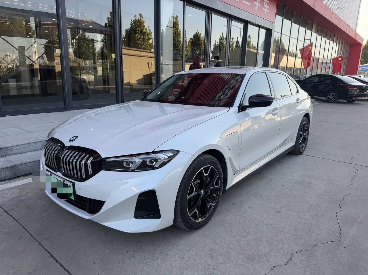 Open image lightbox: BMW 2024 i3 eDrive 40 L obsidian night suit automatic gear