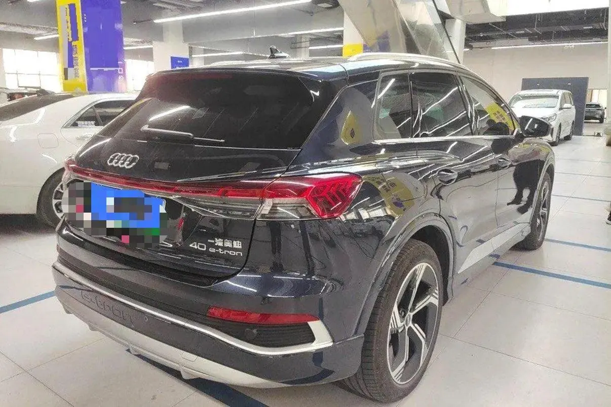 Audi 2024 Q4 e-tron 40 Creation Edition Automatic Gear 2
