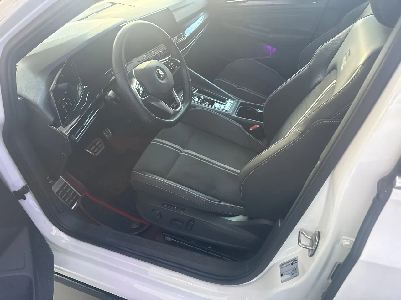 Volkswagen 2023 Golf 8 R-Line 1.4TSI 280TSI Lite Automatic 3