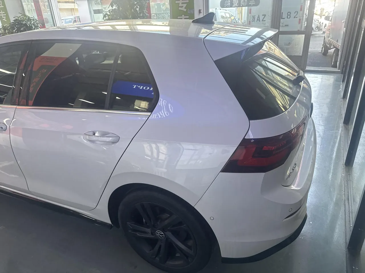 Volkswagen 2023 Golf 8 R-Line 1.4TSI 280TSI Lite Automatic 5