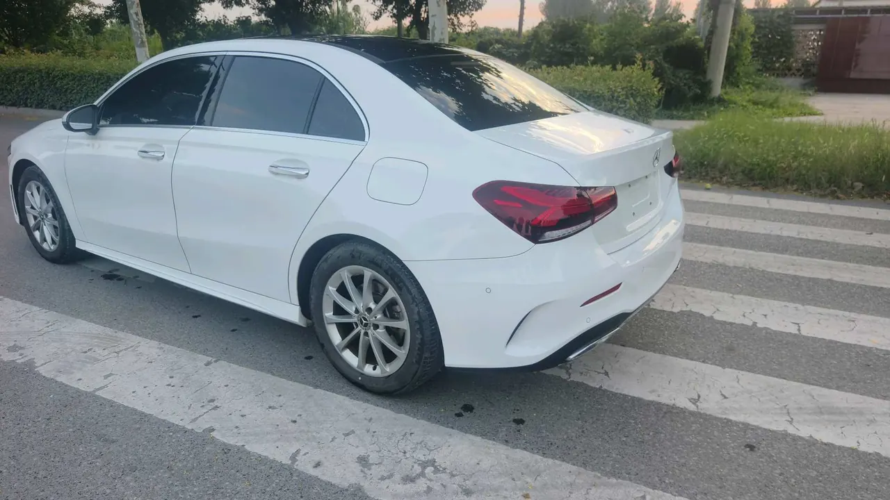 Mercedes Benz Class A 2021 A 200 L 1.3T Dynamic Automatic 3