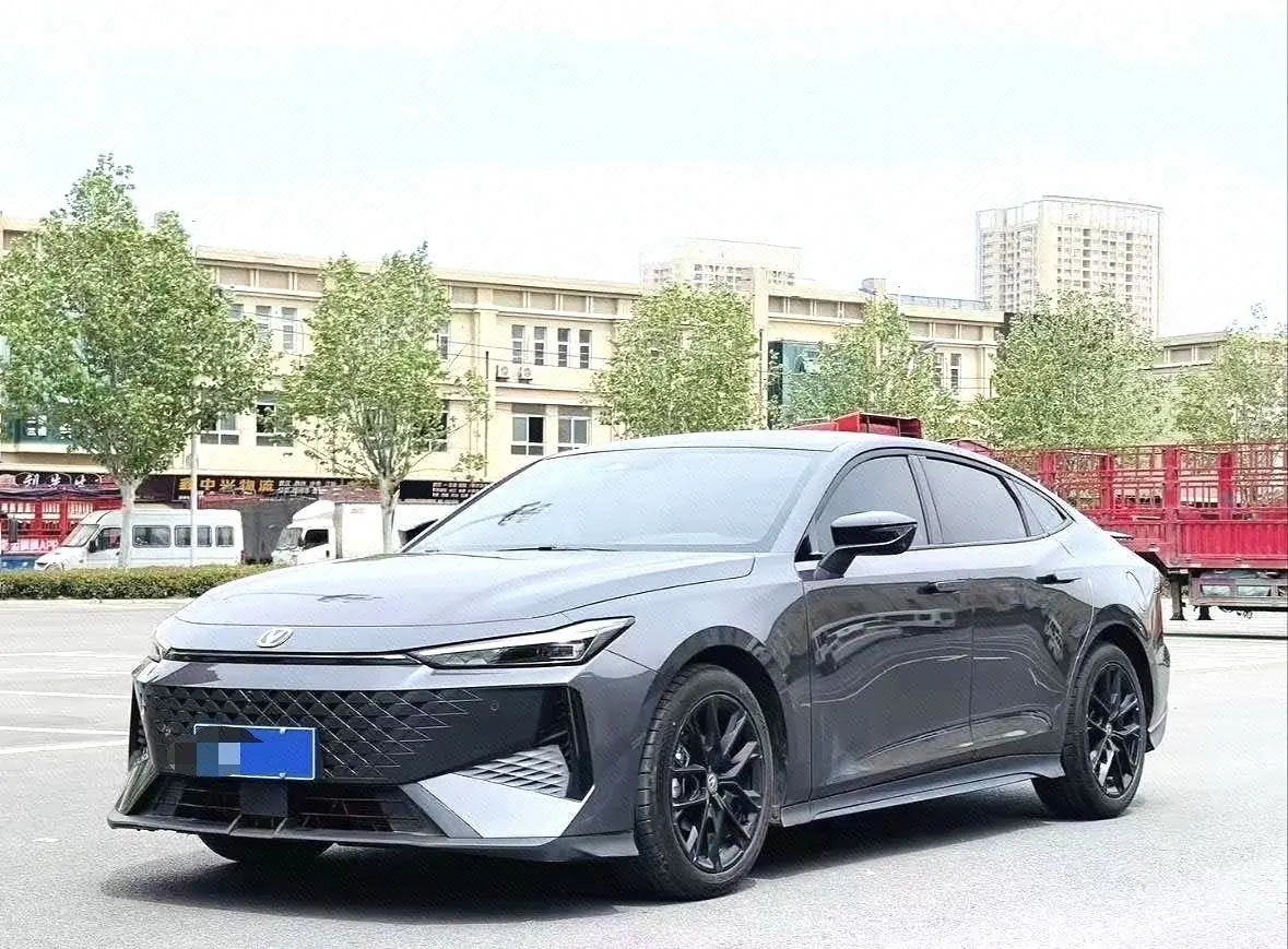 Open image lightbox: ChangAn 2024 UNI-V 1.5T Prestige Automatic