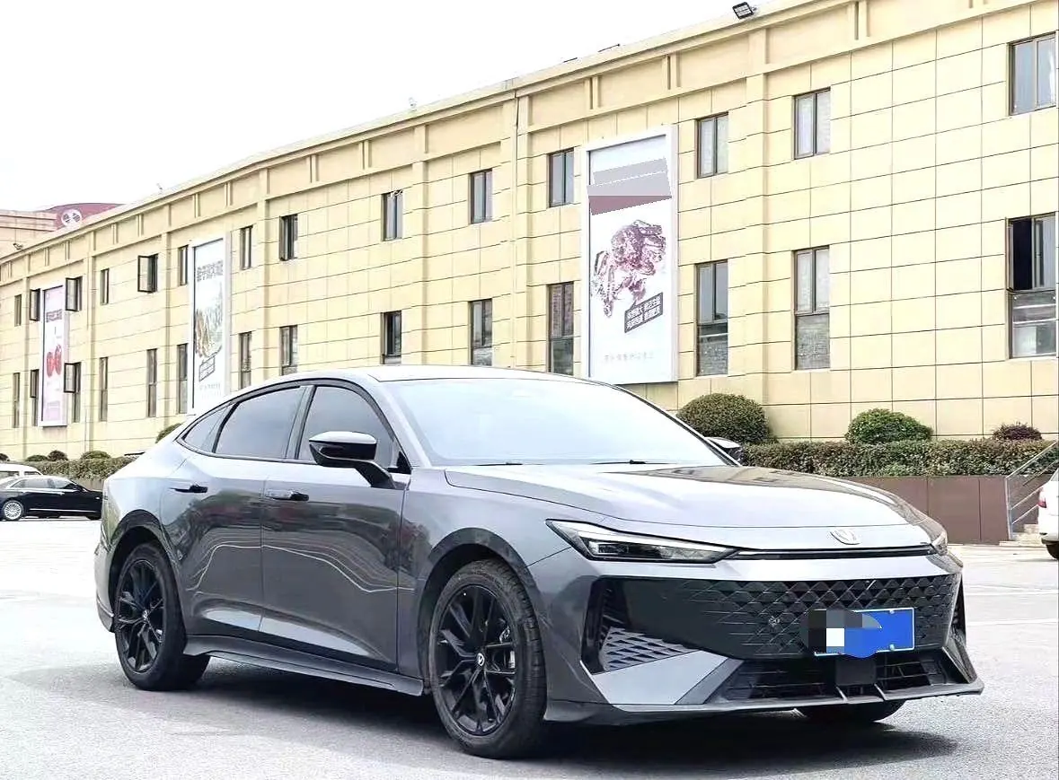 ChangAn 2024 UNI-V 1.5T Prestige Automatic 2