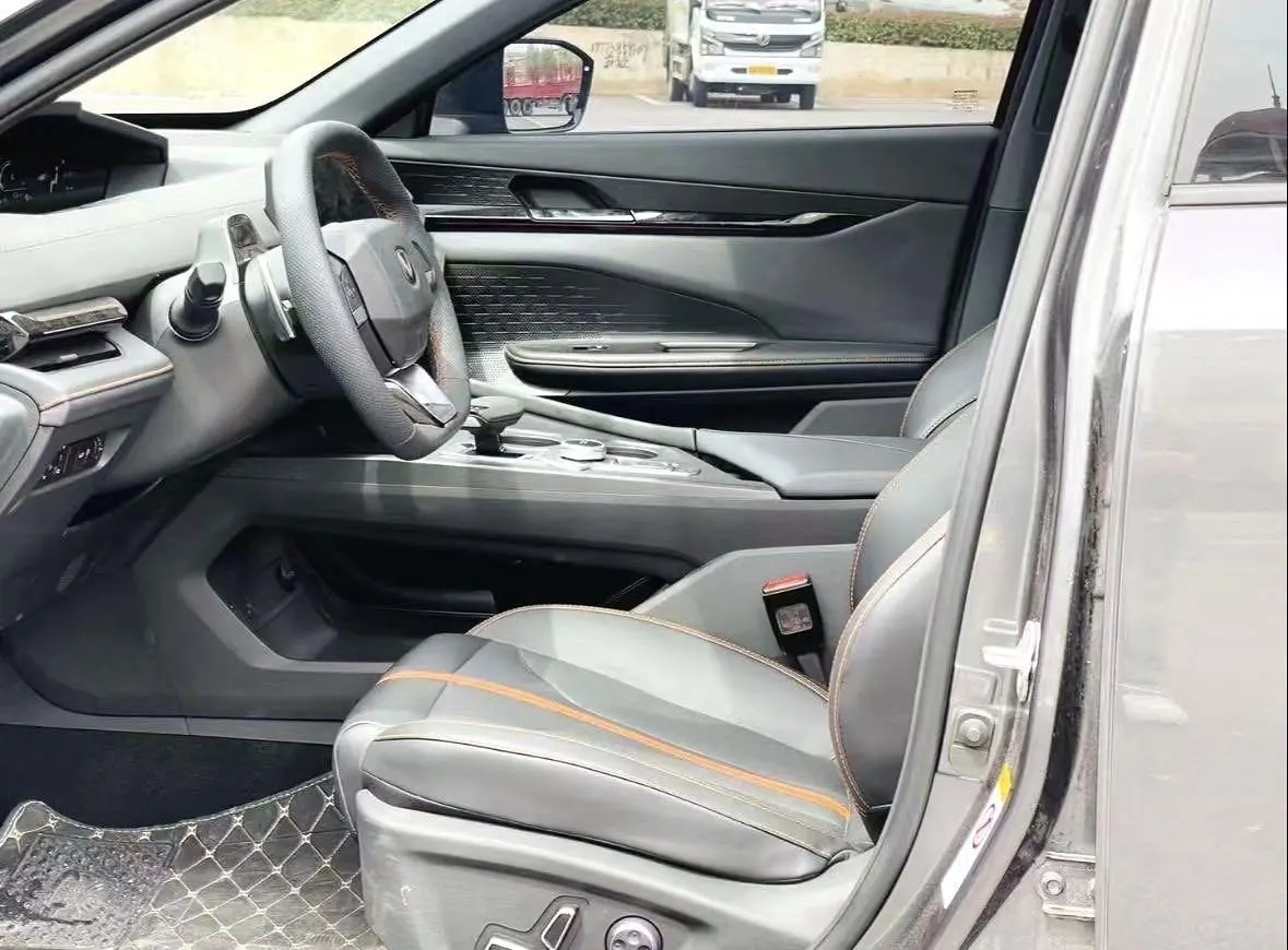 ChangAn 2024 UNI-V 1.5T Prestige Automatic 4