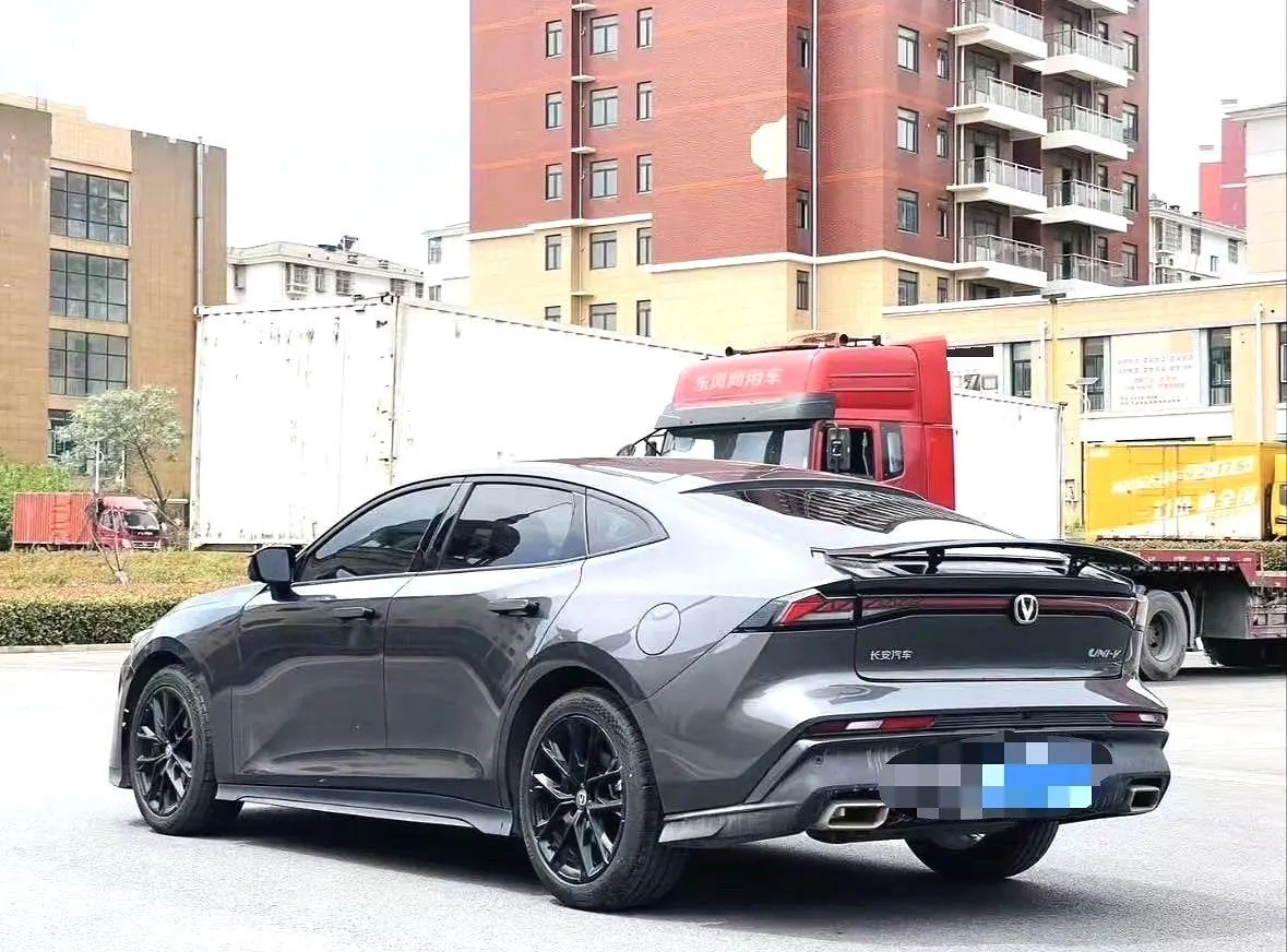 ChangAn 2024 UNI-V 1.5T Prestige Automatic 5
