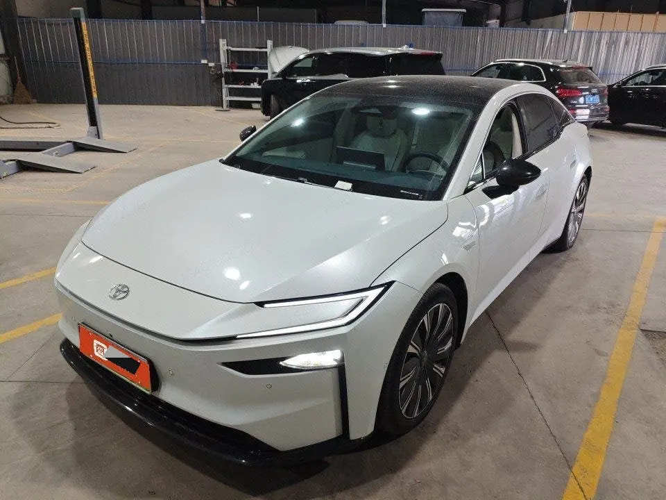 Toyota 2026 Platinum Intelligence 7 600 Pro Automatic Gear - View 1